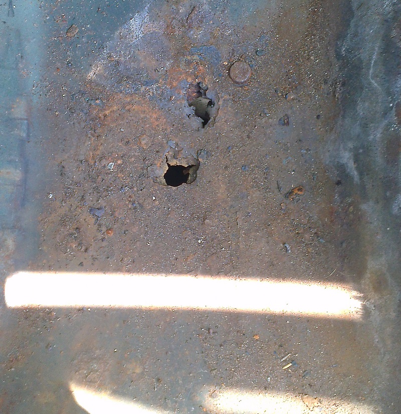 spare wheel well.jpg